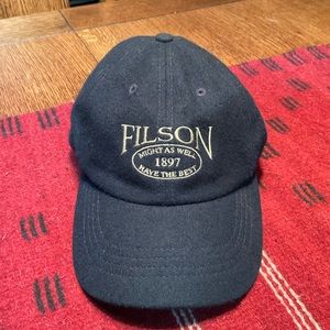 Wool, adjustable cap.